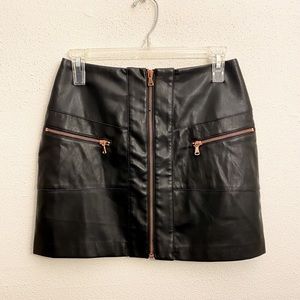 Kendall & Kylie vegan leather zip skirt